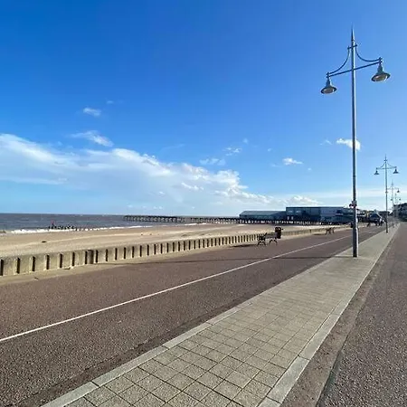 Spacious Sea-View Flat With Easy Invest Lowestoft Exterior photo