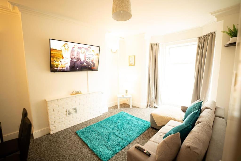 Apartment Spacious Sea-view Flat With Easy Invest